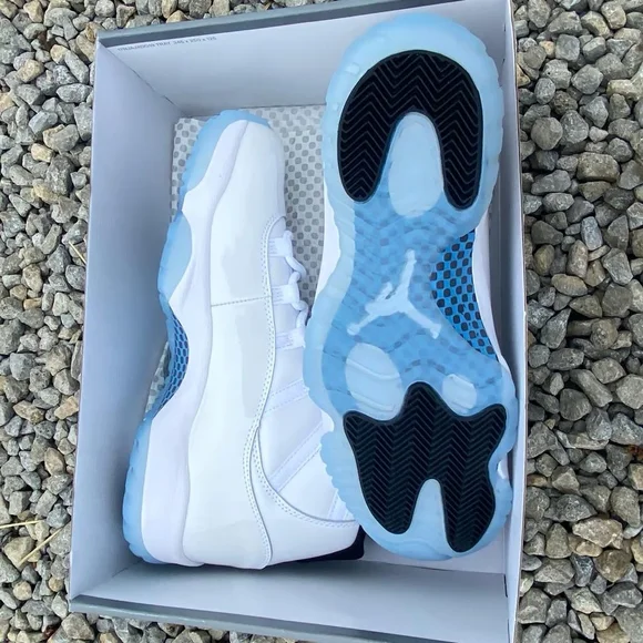 Size 10 air Jordan 11 Columbia new